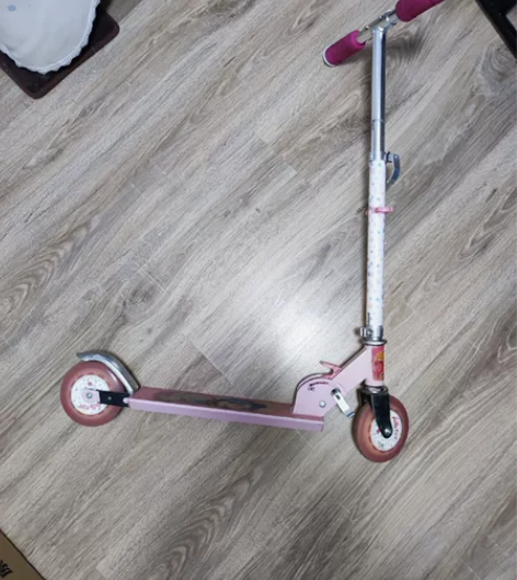 铝合金中大童二轮滑板车可折叠公主6成新马场...