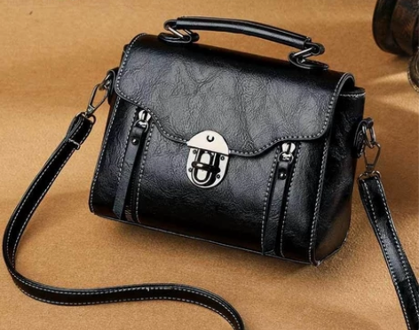 全新 卡帝乐鳄鱼棕色黑色小包包女2021新...