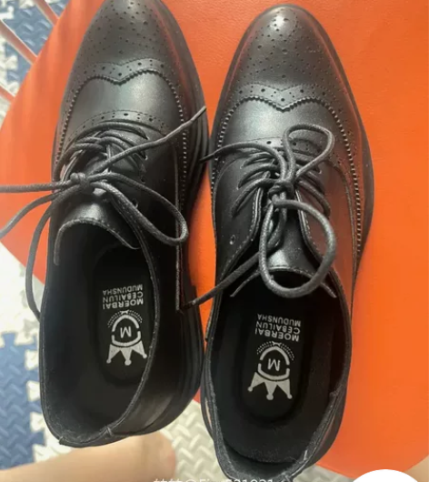 全新未穿过，头层牛皮，只有38码的，男士布...