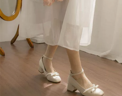 复古玛丽珍鞋35码，仅试穿一次 感兴趣的话...