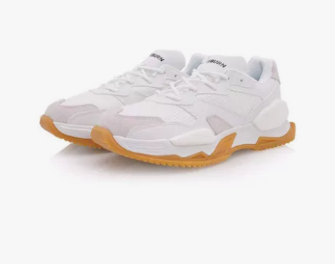 李宁重燃39.5码。闲置不穿。 感兴趣的话...