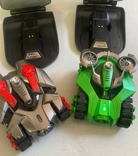 ZEGA银河战甲，9成新。就是原装充电线找...