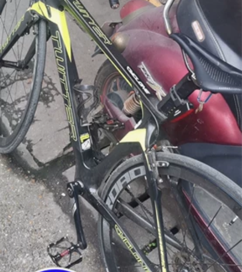 新旧程度 9层新，膝盖有伤，挨拉爆，心烦弃...