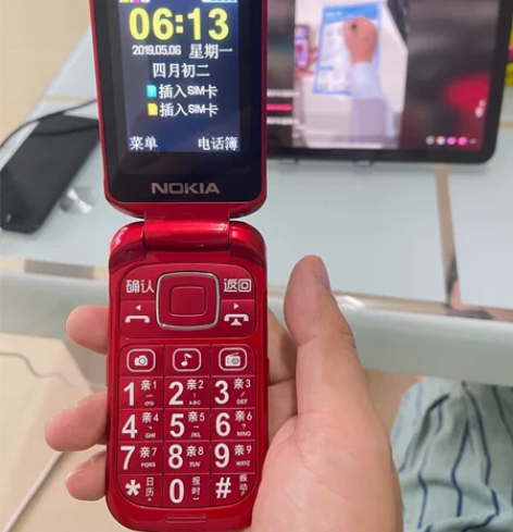 诺基亚老人里双屏，双卡双待，老人不会用膜都...