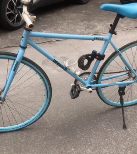 出闲置死飞公路自行车，实心胎，搁置太久后轮...