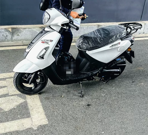 踏板摩托车125CC。基本全新车 刚上牌 ...