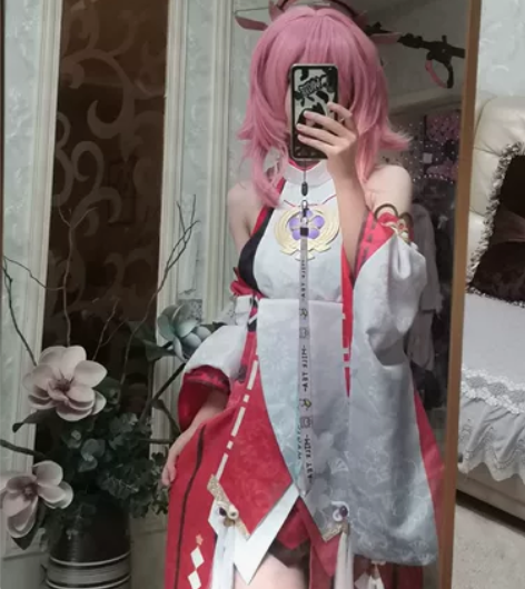 出一套八重神子COS服 假毛很顺（因为怕灰...