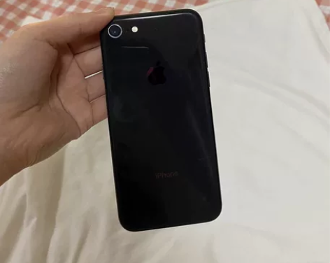 苹果8，64g，黑色，可正常使用，全机原装...