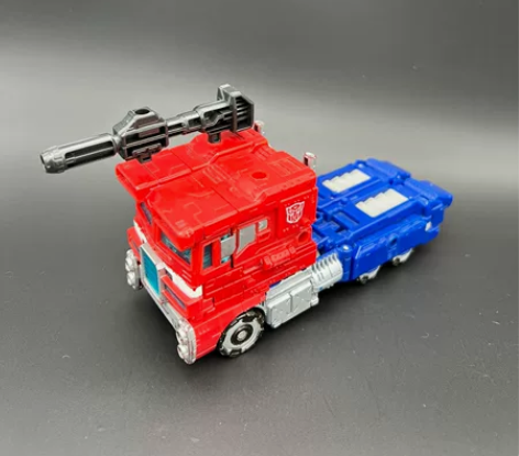 围城 擎天柱 无盒说，有武器枪无斧子，虽然...