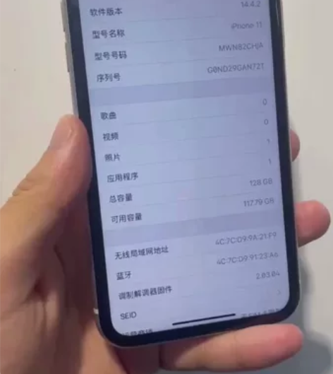 iPhone 11  128G 国行版 白...