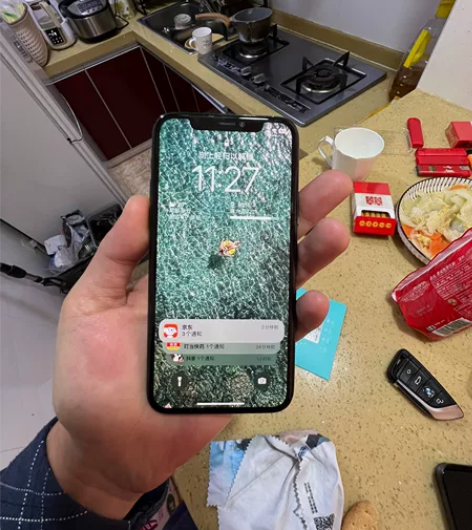苹果11pro 灰色256 用了2个月 买...