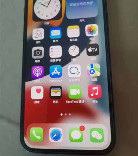 出一台苹果12 蓝色128 边角有明显划痕...