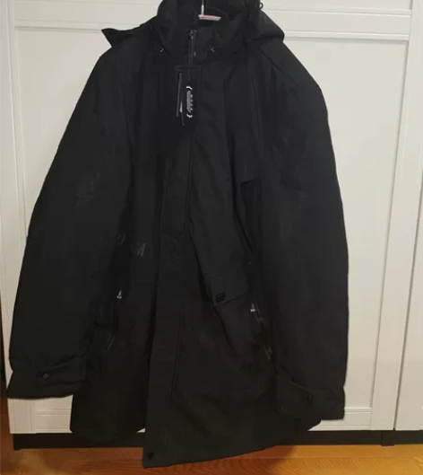 全新男中长款羽绒服，100%羽绒。 标签未...