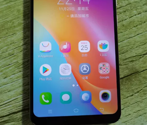 vivo y81s,3G运存64G内存,屏...