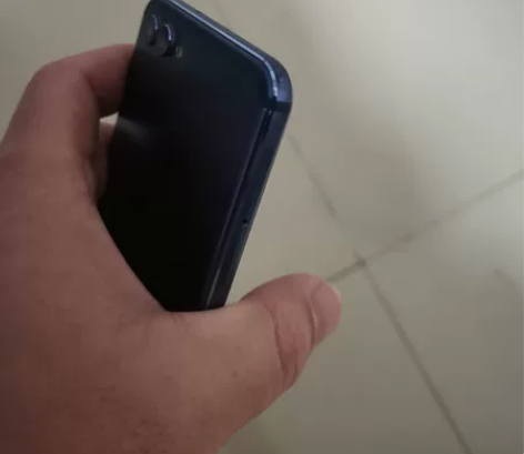 荣耀V9，去年闲鱼买的，闲鱼验机贴还在 6...