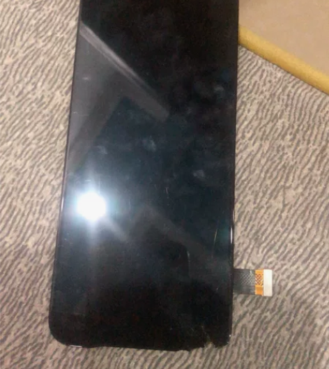 黑鲨2屏幕碎掉了，不显示二懂的来买售出不退...