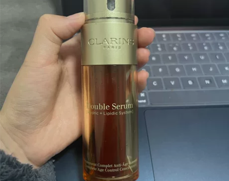 娇韵诗精华一点点  余量一丢丢带盒子 正品...