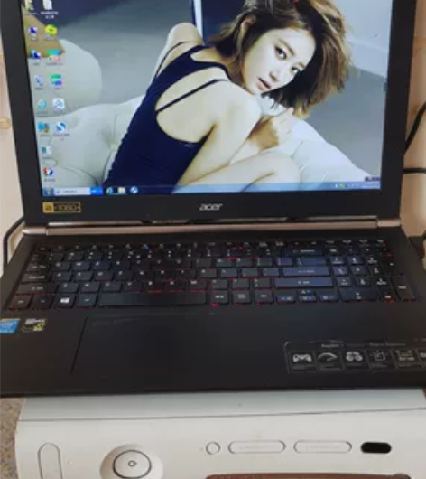 宏基暗影骑士游戏笔记本,红色背光键盘,功能...