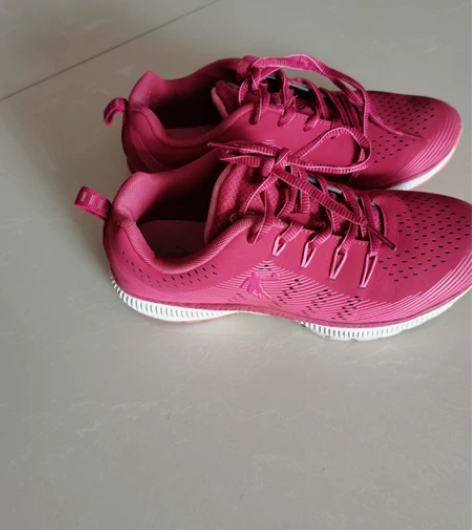 中国乔丹女士运动鞋。如图实拍。38码。闲置...