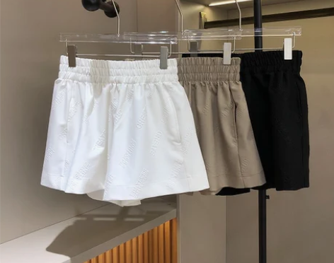 【婷二推荐】高定新品 百搭休闲夏日浮印短裤...