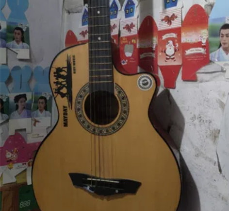 吉他，不会玩，有会玩的拿走 感兴趣的话点“...