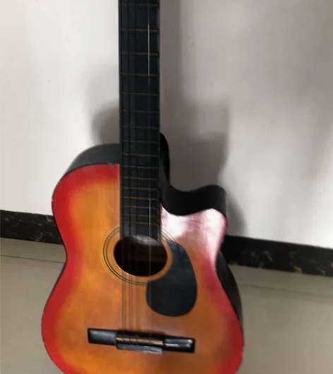 吉他一把80包邮。 感兴趣的话点“我想要”...