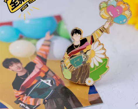 爱豆贺峻霖周边滑板少年金属徽章时代少年团舞...