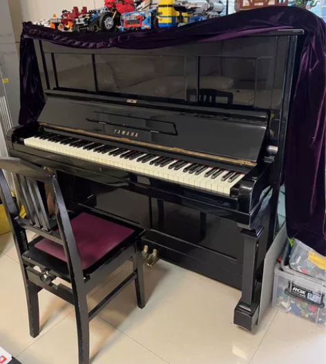 雅马哈钢琴用不到，9成新，音准也准，按键好...