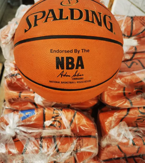 全新未拆封斯伯丁正品斯伯丁篮球有防伪码。室...