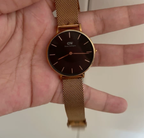 DW手表?手镯。买来没怎么带过，轻微有点划...