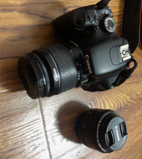 闲置 单反全套 如图。 佳能600D带俩镜...