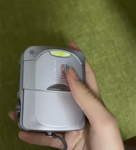 可爱的面包相机 标价是裸机 要读卡器和卡另...