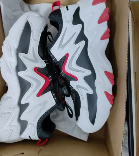 安踏(所有纽扣鞋)和玛克邦纳(只有一双)全...