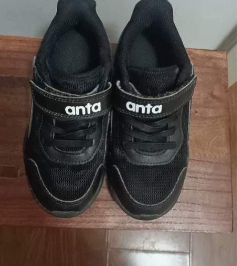 安踏儿童鞋,28码,适合三四岁小男孩,有穿...