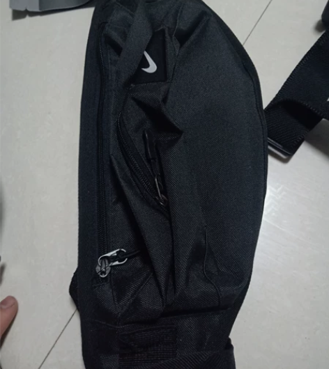 腰包。品相如图。看好再拍。不退换。满三十包...