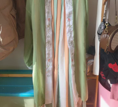 梦梳年家汉服两套，清衣架柜， 第一套褙子加...