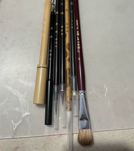 水彩笔小楷笔毛笔 收拾出来一些有笔盖的 基...