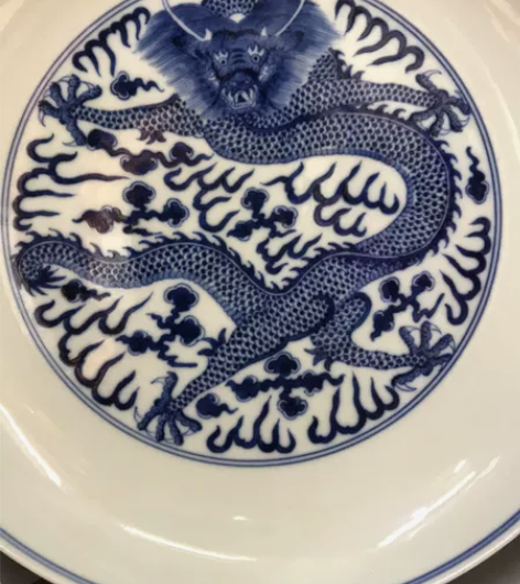 光绪青花祥云龙纹盘 直径29厘米，保存完好...