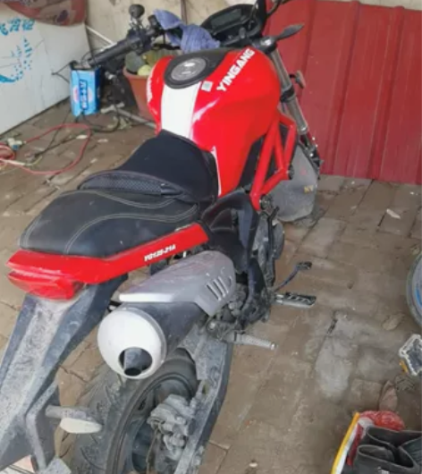 17年银钢小怪兽125，因朋友出差一直放在...