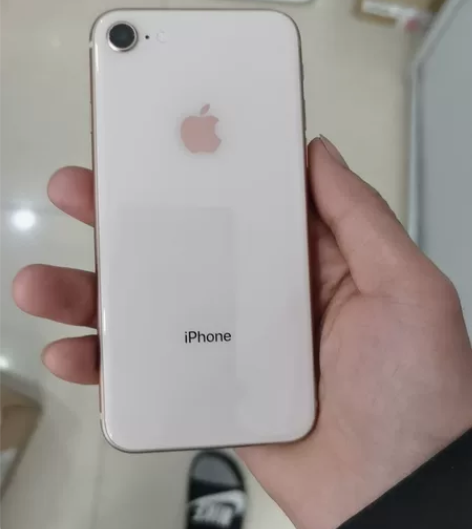 iPhone 8 国行64G 成色美丽，外...