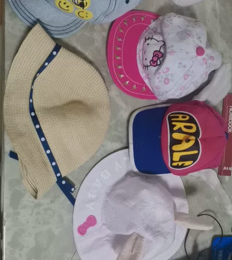 女童帽6-12岁,草帽20元,其它15元一...