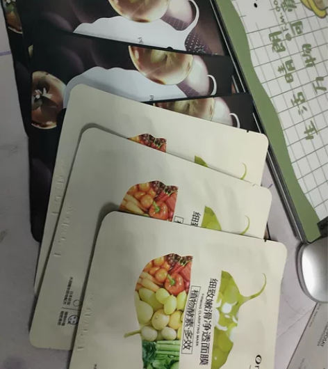 出一叶子面膜，朋友送的，后面忙没有时间用，...