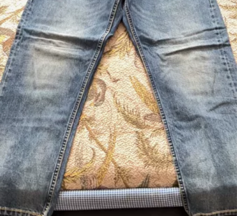 男士，潮牌牛仔裤有一点点大裆，宽松！做旧风...