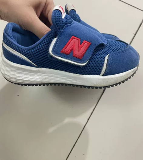 新百伦儿童鞋子小黄鸭儿童鞋子  均购于罗湖...