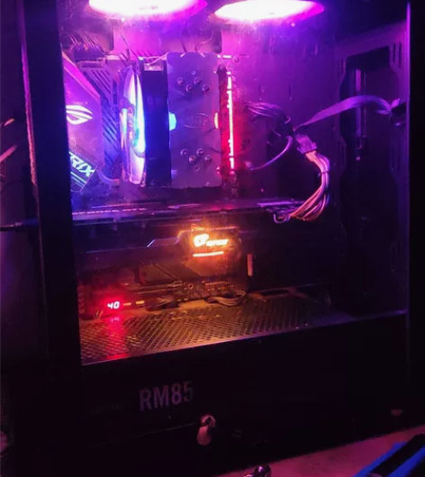 先马鲁班1机箱，运费一人出一半。 感兴趣的...