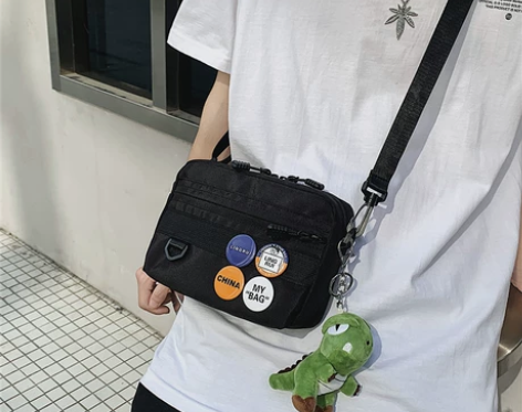 潮牌斜挎包男ins潮小包日系小挎包男生休闲...