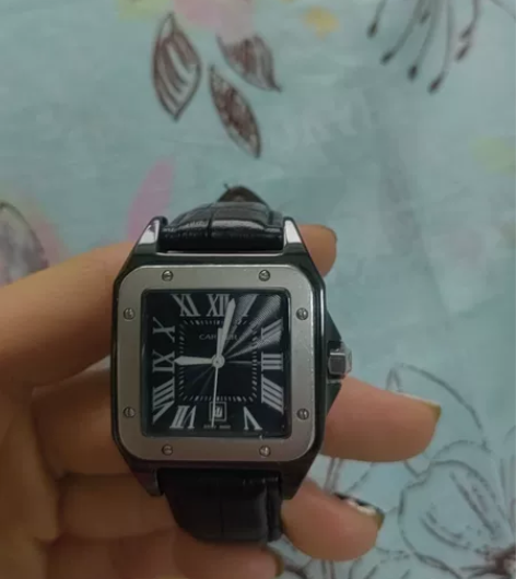 卡地亚手表，侧面的钻掉了，表带是卡西欧的，...