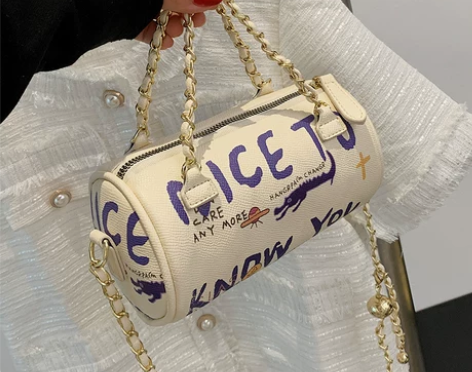 天彩翼飞 女士包 买来背过一次  满50包邮