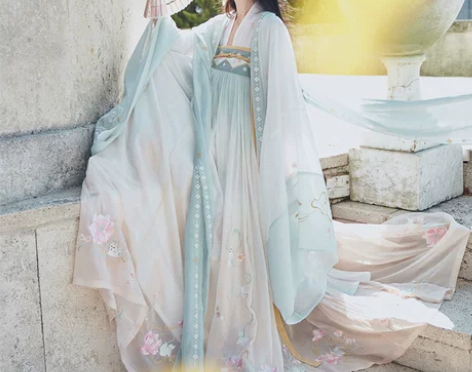 ?十三余小豆蔻儿[婴宁]重工刺绣广袖大袖衫...