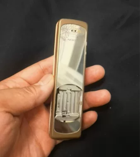 诺基亚口红7380 不知道开不开机开机键没...